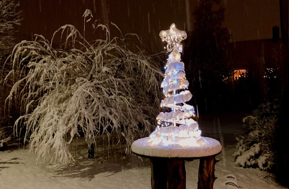 Bildet er tatt om kvelden 20. desember, då det kom litt snø i Sauda.