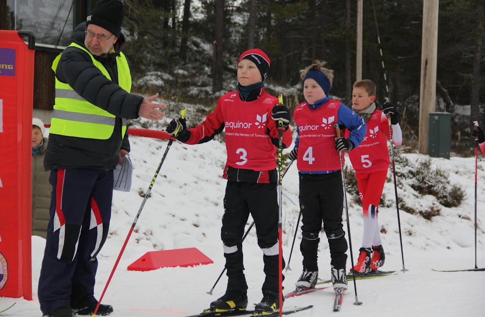 Åmund Fatnes Skaarer (frå venstre), Tord Seim og Snorre Kufaas Saua klare til start i årets første langrenn.