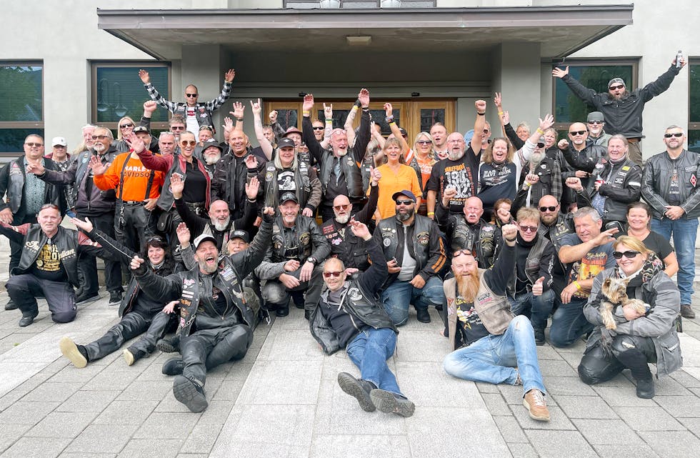 Harley-Davidson-motorsyklistar inntok Rådhusplassen i Sauda i juli.
