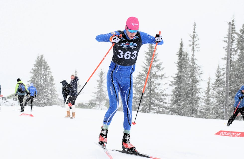 Elias Dybing som gikk så fort forrige sesong, har fått en tung og vanskelig start på juniorkarrieren.