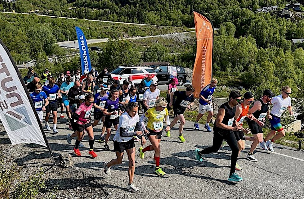 Saudafjellet Maraton har starta. Bildet er frå Røldal der dei som spring heilmaraton har start.