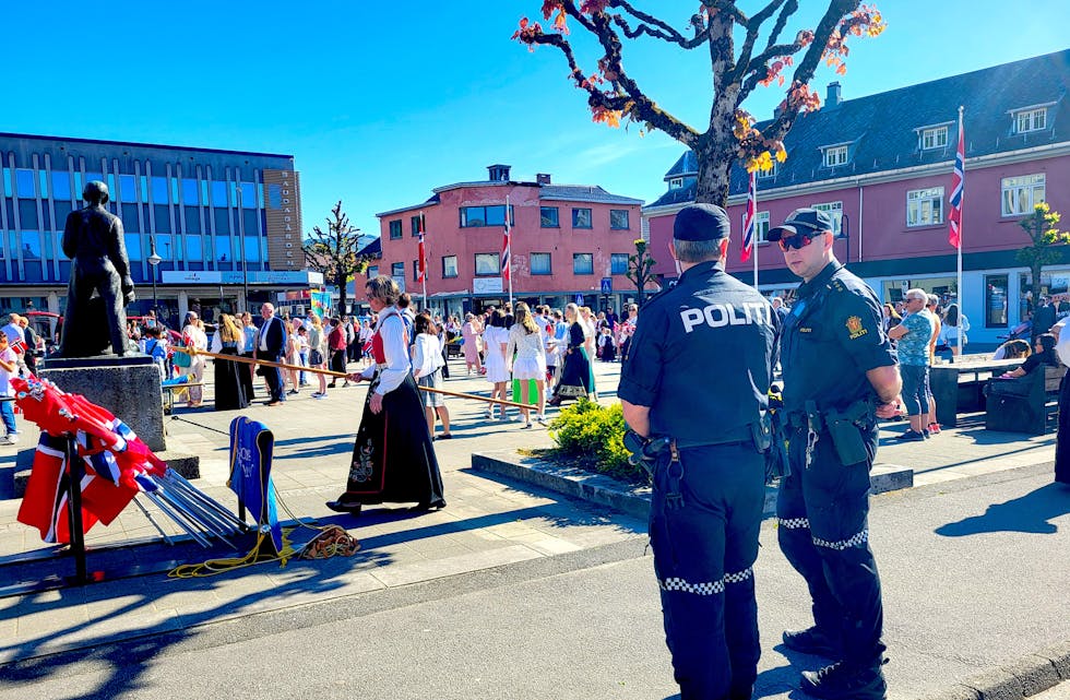 Politiet er på plass i sentrum.