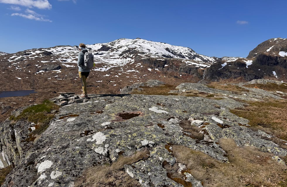 Tur til Bombakknuten (Bjørnaskornuten), med utsikt til Hustveitsåta.