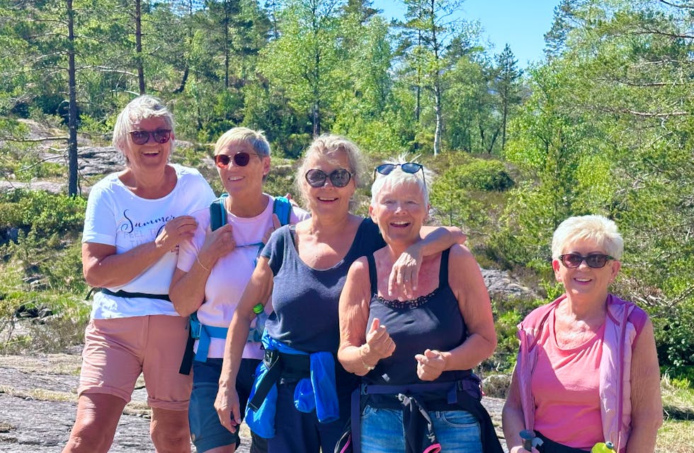 Turgruppa «Vårsmil» var måndag på tur i Tjelmen-området. Frå venstre: Berit Hjertenes, Maren Sofie Jansson, Bjørg-Nina Sandanger, Laila Herheim og Oddrun Birkeland.