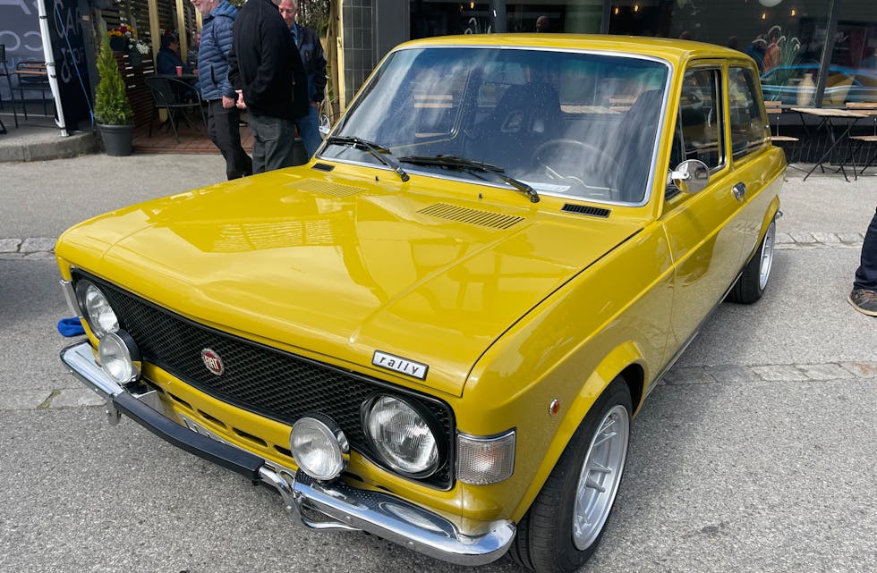 Vinnarbilen: Ein Fiat, 128 Rally, 1974-modell. Eigaren er saudabuen Geir Arne Foss.