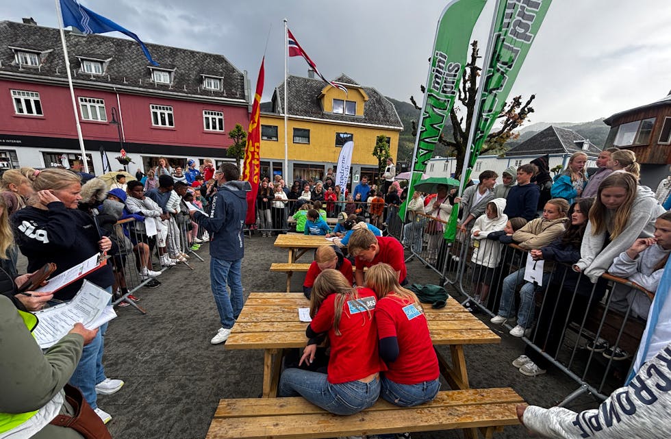 Barneskulane var heilt klare for årets tvekamp på Rådhusplassen.