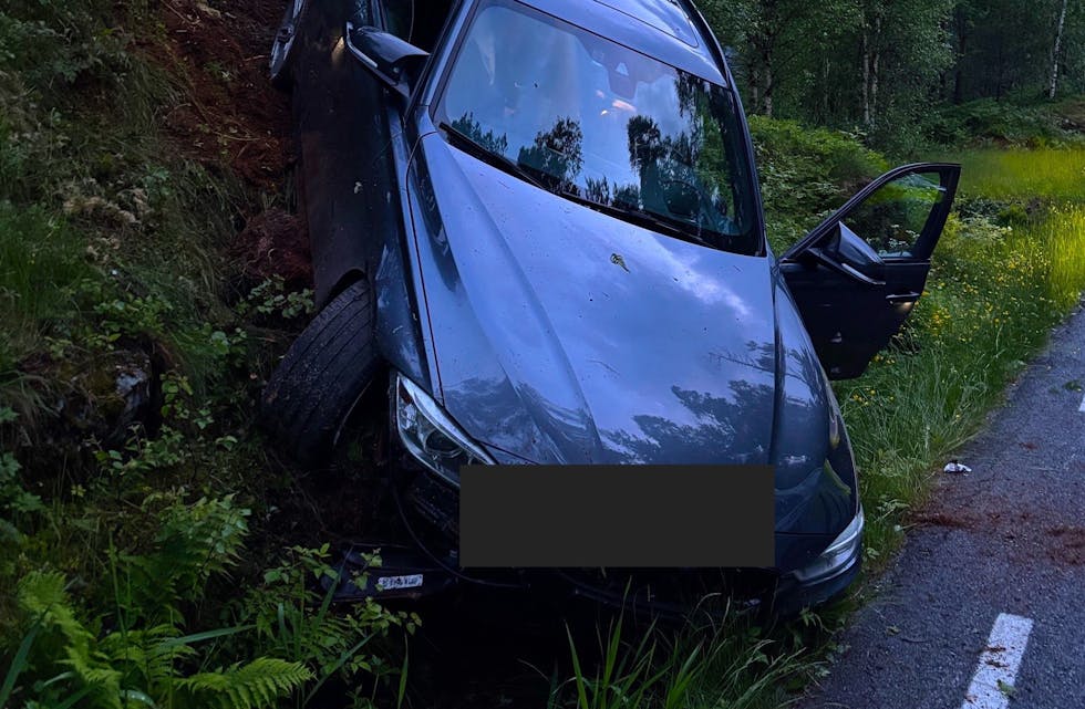 Ingen kom til skade då ein bilførar mista kontrollen over bilen på Vanvikvegen natt til søndag. Føraren har innrømma ruspåverka køyring.