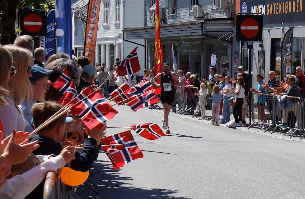 Vellykka arrangement med stor publikumsinnsats blir arrangert på rekke og rad i Sauda desse vekene. Bildet er frå Rådhusgata under Saudafjellet Maraton.