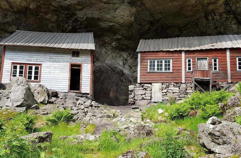 Kulturminnet Helleren innerst i Jøssingfjord med hus tilbake til 1800-talet. Truleg busetning frå 1500-talet. Bildet er tatt onsdag 4. juni i år.
