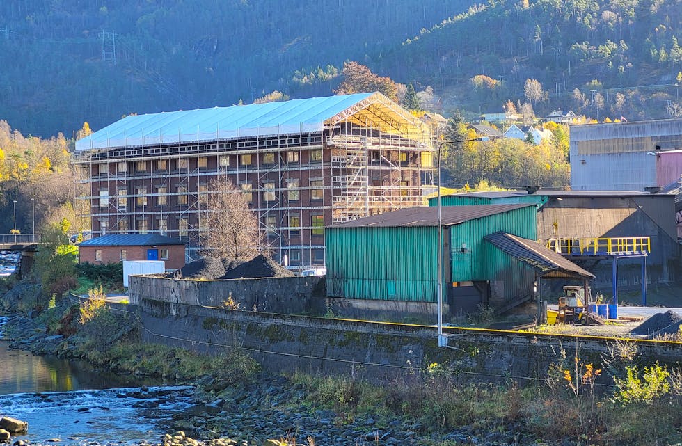 Smelteverkets administrasjonsbygg går nå gjennom ei omfattande oppgradering, opplyser Eramet Norway Sauda til Ryfylke.