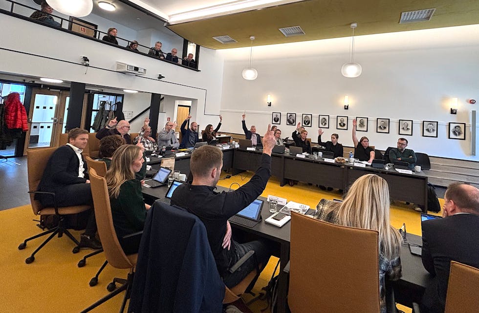 Kommunestyret skal ta stilling til om eit nytt politisk utval skal bli oppretta i Sauda kommune. Bildet er frå kommunestyret si behandling av eit heilt anna tema.