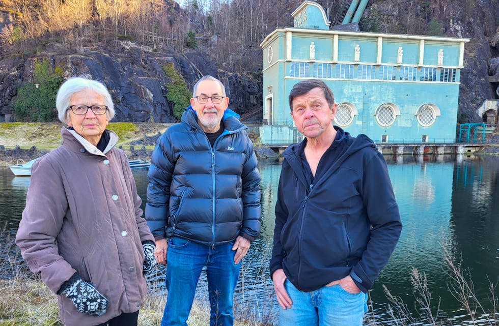 Sauda sogelag-representantar fotografert i Sønnåhamn i mars i år. Frå venstre: Aslaug Astad, Roar Lund og Kristoffer Nødland.